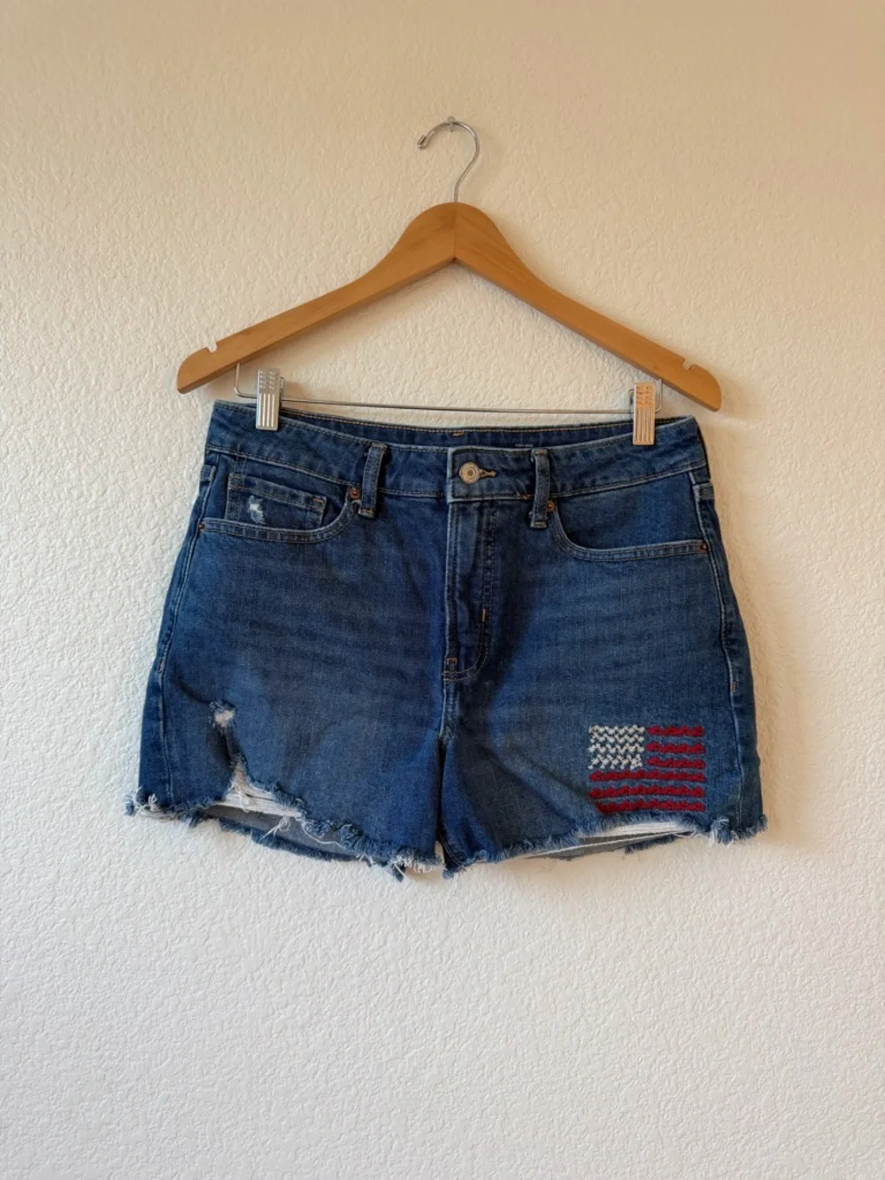 Old Navy Blue Distressed Denim Shorts American Flag Embroidery size 6 EUC - Picture 1 of 5